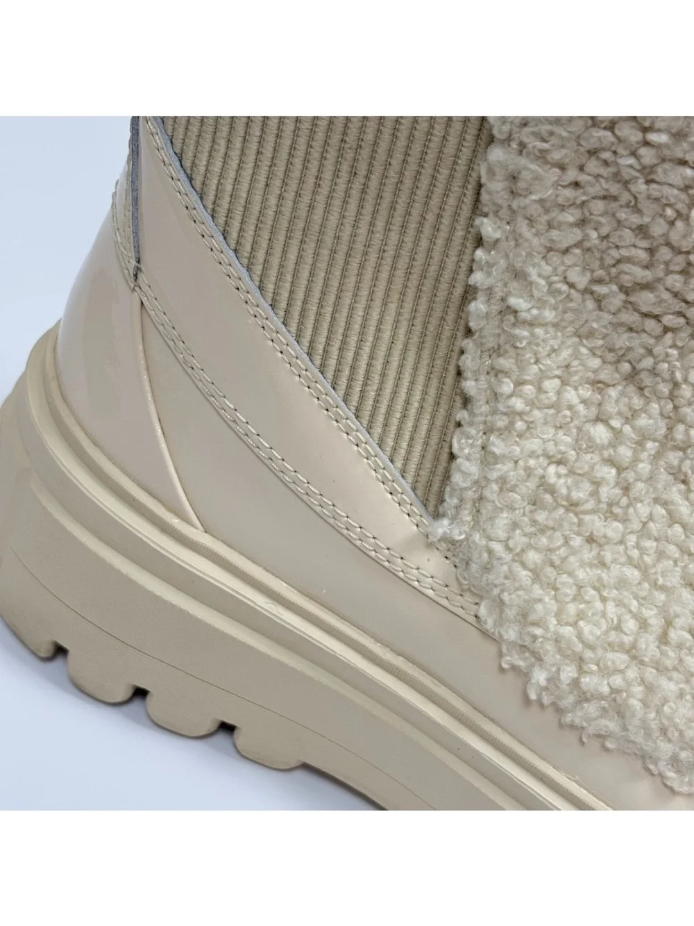 SOREL Caribou X Chelsea Cozy Boot Sz 8 Bleached Ceramic Oatmeal Shearling $200